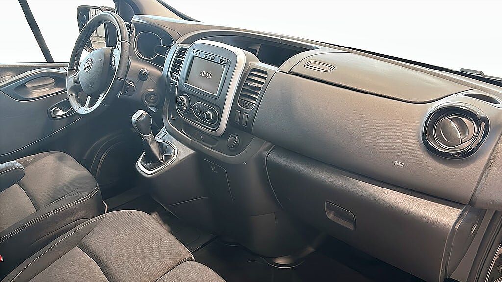 Nissan NV300